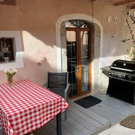 Historic Authentic Atmosphere - High-end Luxury Decor ル·カネ